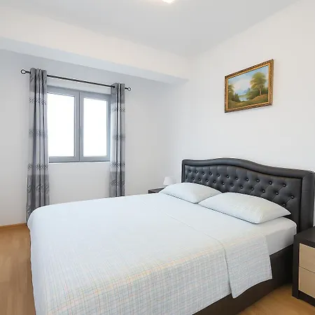 Adelisa Comfort - Near Slovenska Appartement