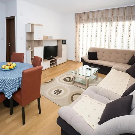 Adelisa Comfort - Near Slovenska Appartement *